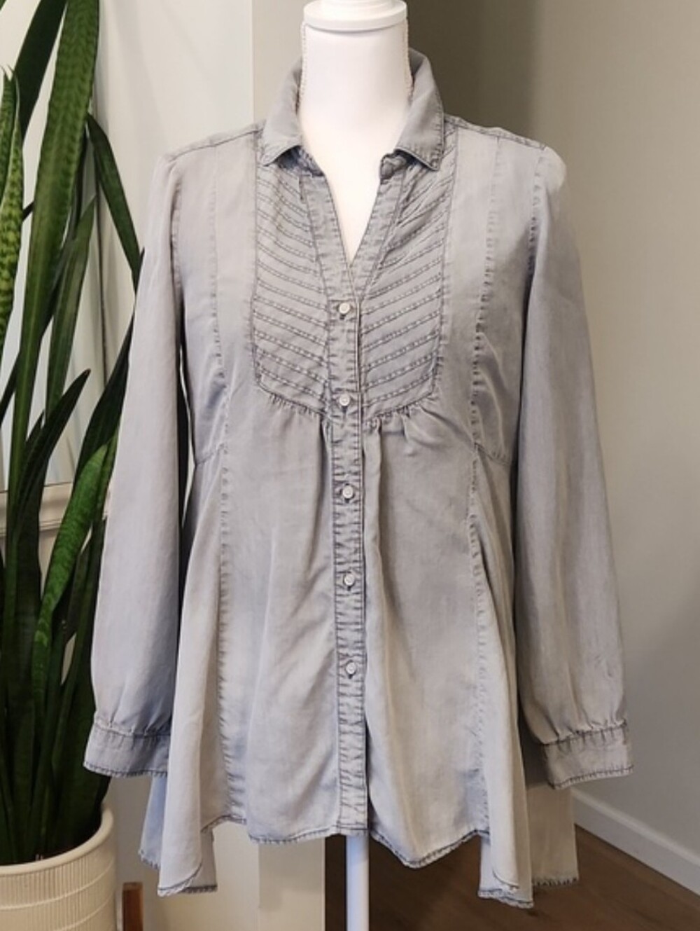 Vintage America Chambray Button Down Pintuck Shark Bite Hem Gray Women Medium
